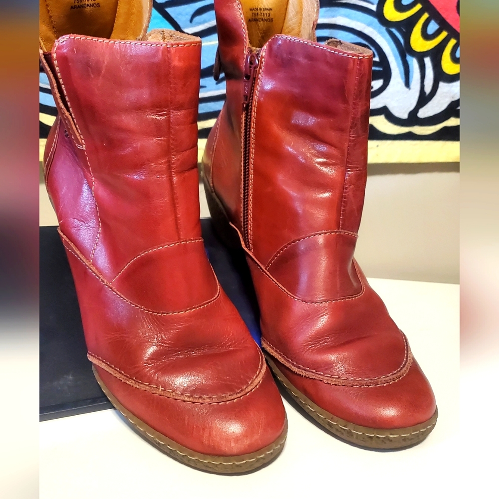 Pikolinos Red Booties with bow. Size 9.5 #46